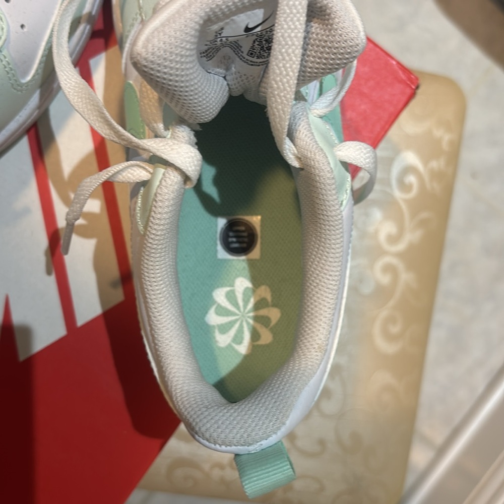 Nike Court Borough Low Recraft GS. Size 5Y fits like a narrow women’s 7. - Picture 3 of 5
